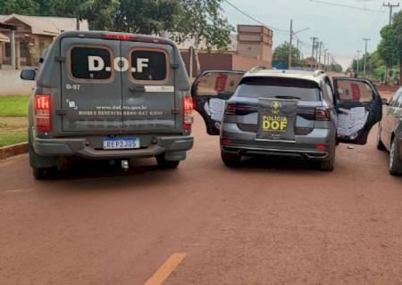 Dois carros carregados com cigarros e agrotóxicos são apreendidos pelo DOF em Maracaju
